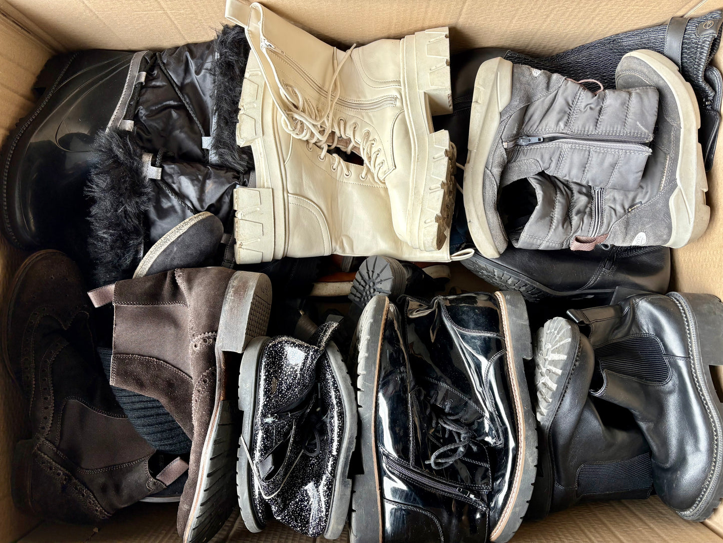 Obuwie Używane Sortowane Gatunek A Jesień Zima Damsko-Męsko-Dziecięce 25 kg